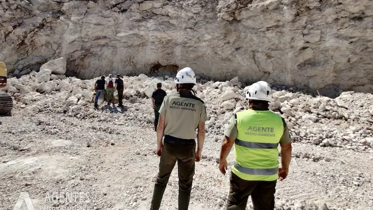 Agentes Medio Ambiente visitaban en julio la cueva en la Cementera