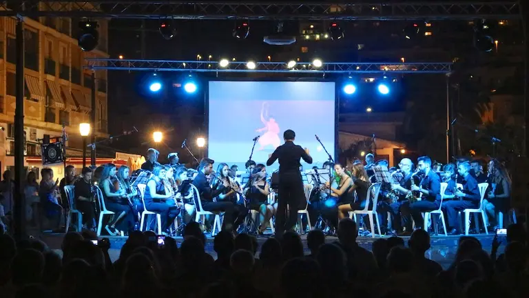 Banda de música interpretando bandas sonoras
