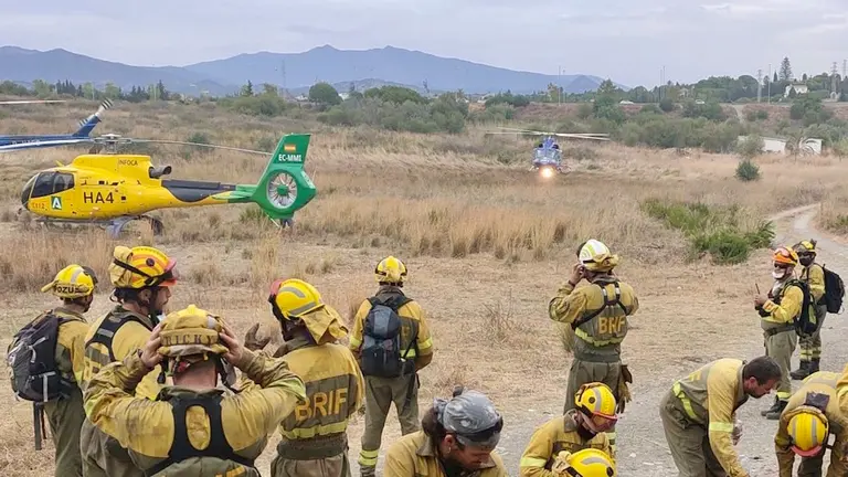 Efectivos desplazados al incendio de Sierra Bermeja