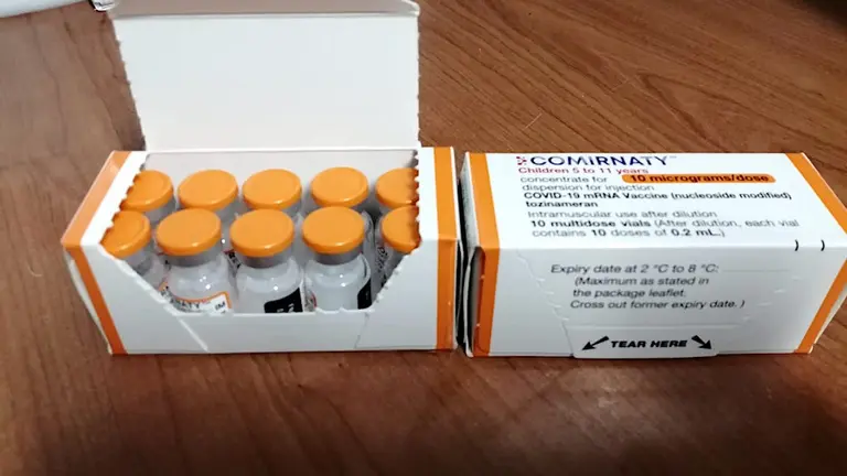 Viales vacunas para menores