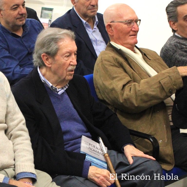 Manuel Alcantara junto Antonio de Hilaria durante la presentación del poemario de Antonio Muñoz Frías - dic2015