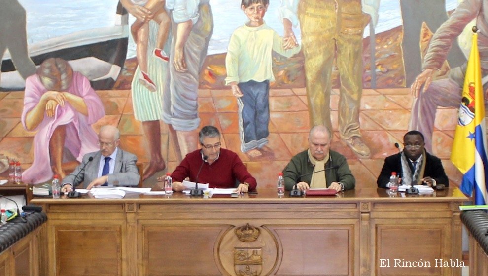 Gaspar Bokesa y Miguel Berbel en un momento de un pleno de dicimebre de 2017 4995