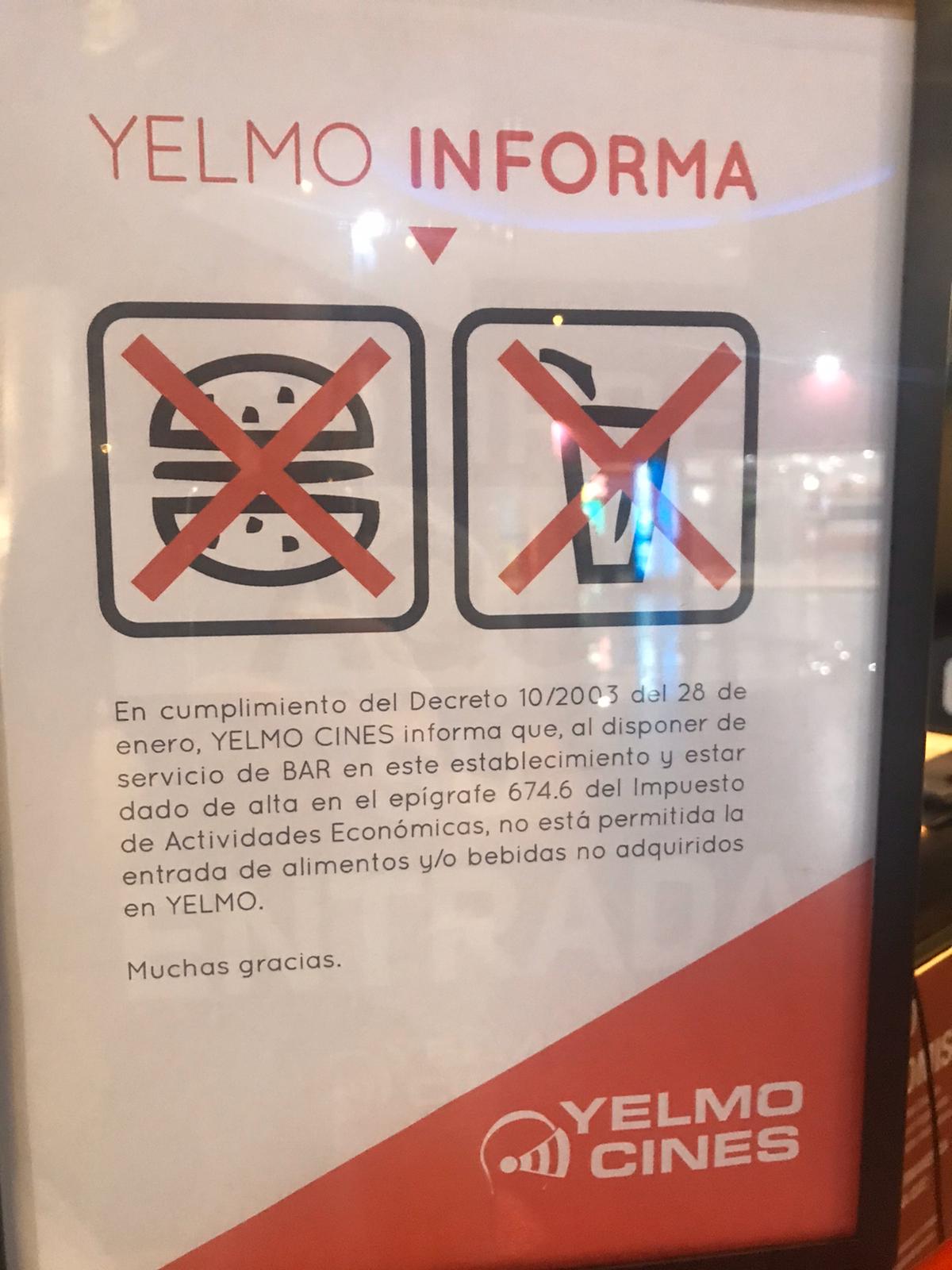 Cartel informativo Yelmo Cines que tiene que retirar largo