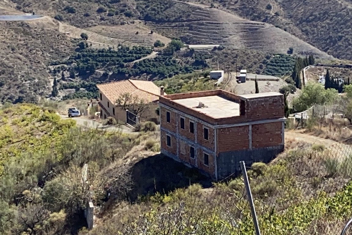 Edificación en los montes de Rincón de la Victoria